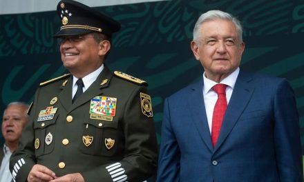 AMLO minimiza rechazo del General Sandoval a explicar hackeo a la Sedena, «es politiquería», dice