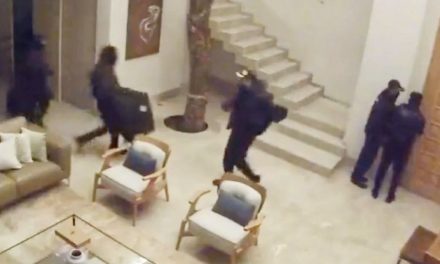 Así ocurrió un asalto a una vivienda en Puebla; amarraron a una persona y arrasaron con todo (video)