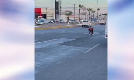 Video: Llueven billetes de $500 en el bulevar Pape de Monclova