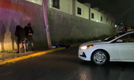 Hombre muere mientras iba al trabajo en Saltillo; se desplomó en la calle