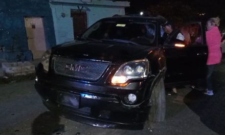 Saltillo: Hombre ebrio choca, engaña a los afectados y se va del lugar