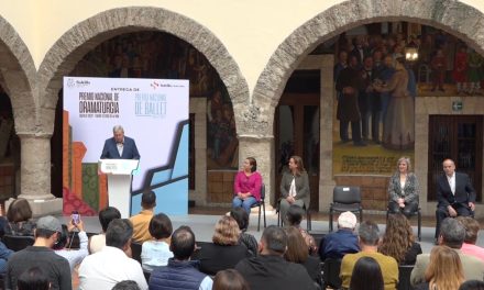 Entrega Gobierno de Saltillo premios nacionales de Dramaturgia y Ballet