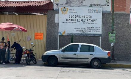 Maestra le pide la tarea a un niño y él la ataca con un cuchillo en el Estado de México