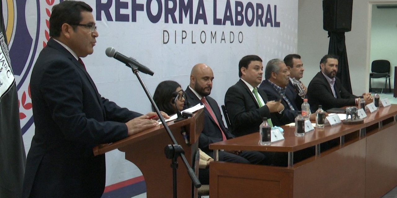 Entregan diplomas a nuevos expertos laborales en Saltillo