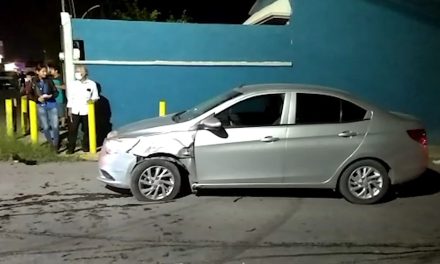 Automovilista escapa tras provocar accidente  en Saltillo