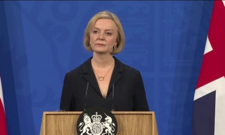 Tras 6 semanas; renuncia Liz Truss como primera ministra británica