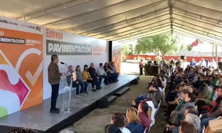 Entrega Miguel Riquelme y Chema Fraustro rehabilitación de la calle Urdiñola