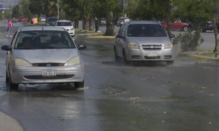 Invaden aguas negras bulevar Mirasierra