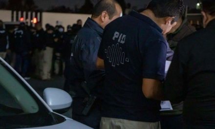 Cae mujer que prendió fuego a su pareja al interior de su vehículo en Querétaro
