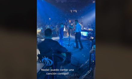 Nodal cumple el sueño de un pequeño fan y lo invita a cantar (video)
