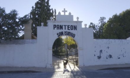 Preparan panteones de Arteaga por celebración del Día de Muertos