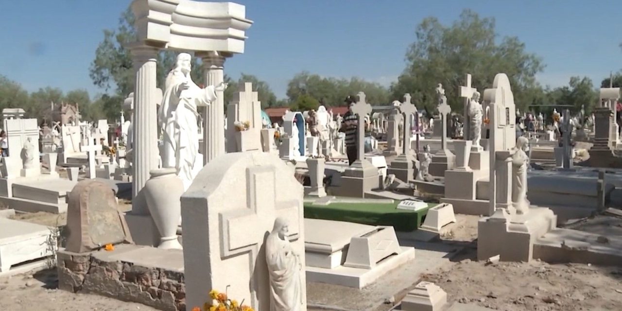 Listos panteones para recibir visitantes en Torreón