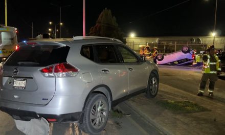 Saltillo: Persecución entre la policía y un auto termina en un aparatoso choque