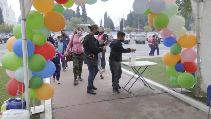 Saturan familias puesto de vacunación en Ramos Arizpe