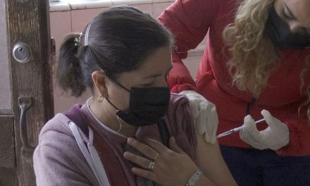 Vacunan contra la influenza y covid-19 en las instalaciones del DIF Ramos Arizpe