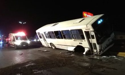 Transporte de personal sufre choque: trabajadores lesionados en Ramos Arizpe
