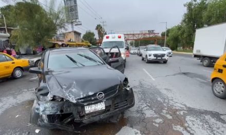 Destruye su vehículo y termina lesionada sobre Paseo de la Reforma