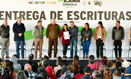 Rebasa gobernador de Coahuila las 33 mil escrituras entregadas