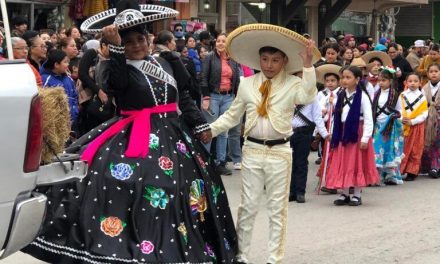 Celebran con éxito desfile revolucionario en Sabinas