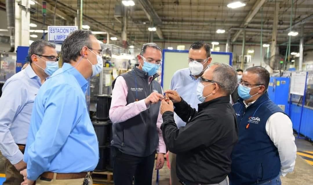 Contigo en la Chamba; alcalde de Acuña visita maquiladora