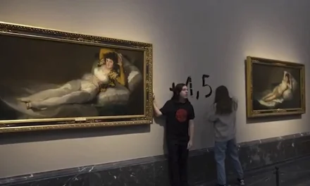 Activistas climáticos ahora se pegan a ‘La maja desnuda’y ‘La maja vestida’ en Museo del Prado (video)