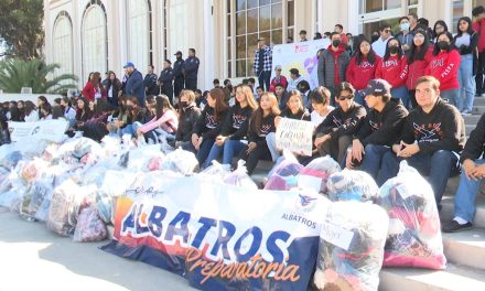 Se suma Colegio Albatros a campaña Cálido Corazón