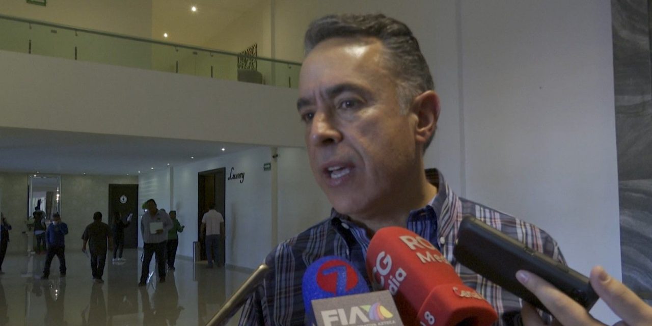 Memo Anaya levanta la mano para el 2023