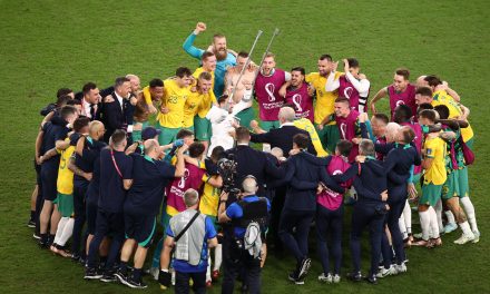 ¡Sorpresa en el Grupo D! Australia elimina a Dinamarca y pasa junto a Francia a Octavos