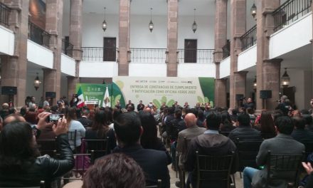 Acuña recibe Constancia de Cumplimiento de Oficina Verde