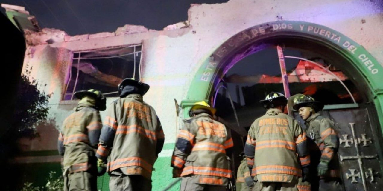 Por veladoras de ofrenda, iglesia en Tulpetlac se incendia y consume en su totalidad