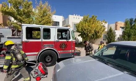 Dejan veladora encendida en altar de muertos y provoca incendio en Saltillo