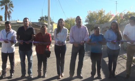 Inauguran obras de pavimentación en  Parras de la Fuente