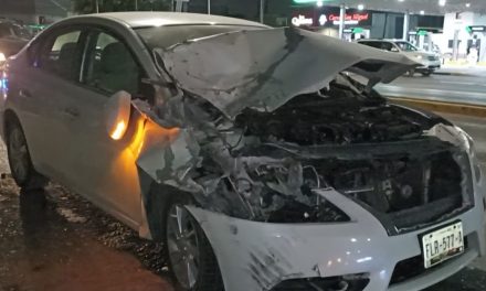 Saltillo: Conductor se estrella contra vehículo y huye… pero deja su placa