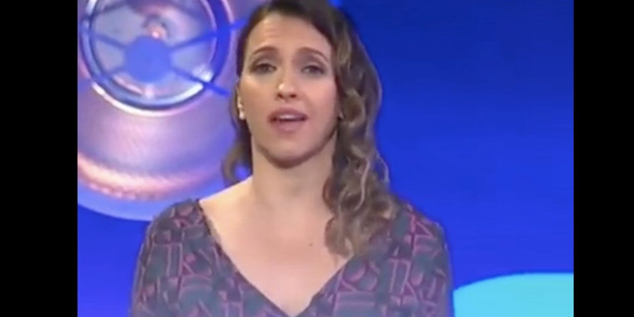 Conductora se niega a decir todes y usuarios de redes piden cancelarla