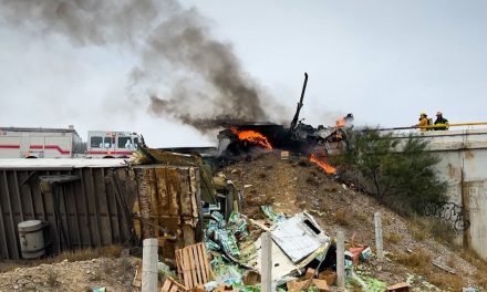 Arde trailer tras accidente en el Libramiento Norponiente de Saltillo