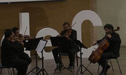 Entrega rector de la UAdeC preseas en la primera edición del Premio Cultural Universitario