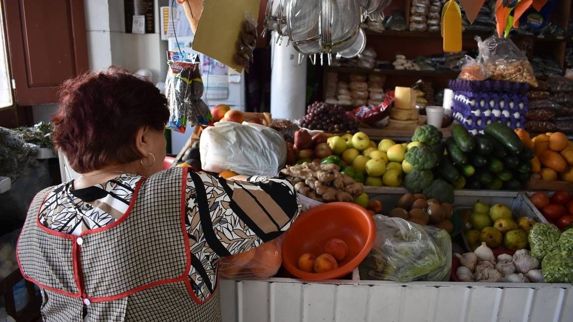 Por las nubes costo de verduras; la gente cada día gasta más y compra menos