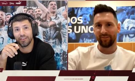Lionel Messi reclama al ‘Kun’ Agüero en transmisión en vivo
