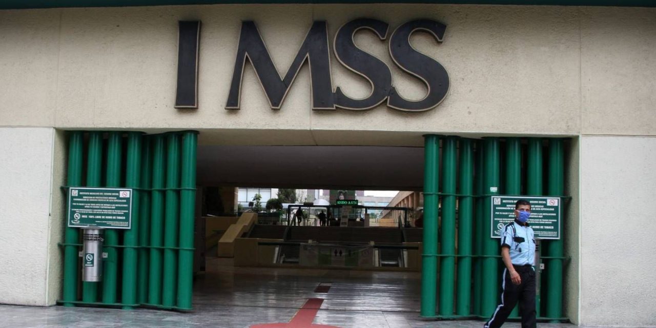Celebran al médico con más antigüedad en el IMSS Torreón