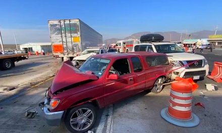 Fatal accidente: Tráiler se lleva a paisanos; una persona perdió la vida en la Carretera 57