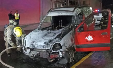 Arde camioneta por presunta falla en Saltillo
