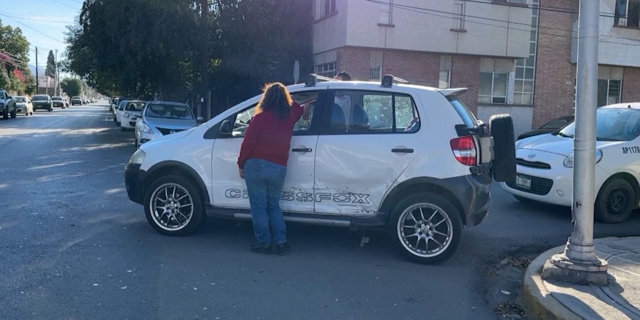 Ignora señal de alto y provoca choque en colonia República de Saltillo