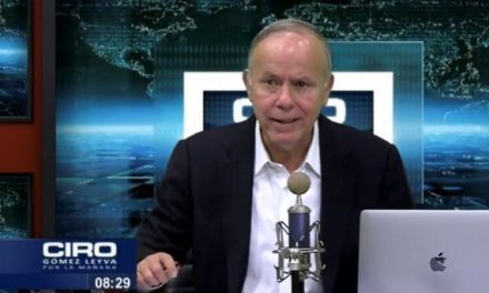 Luego del atentado a Ciro Gómez Leyva, 180 periodistas le exigen a AMLO detener el hostigamiento