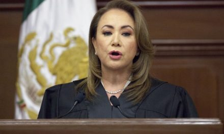 Piden destitución de ministra Yasmín Esquivel tras acusación de plagio de tesis