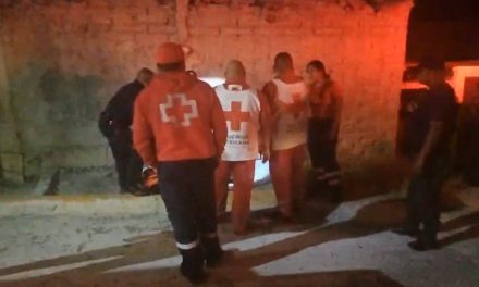 Adulto mayor insulta a unos niños en Parras y es golpeado por un joven
