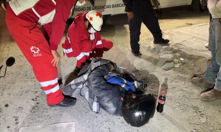 Despistada conductora lesiona a motociclistas en Saltillo