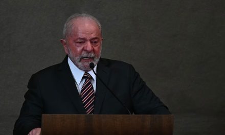 Llora Lula da Silva al ser certificado como presidente electo de Brasil
