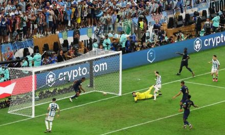 ¿El último gol de Messi no debió contar por invasión de cancha?