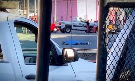 Muere aplastado por su unidad de carga en Saltillo