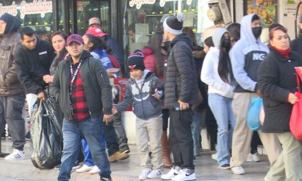 Piden no comprar cohetes a niños en Coahuila